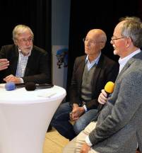 Dr. Sutter modiert Prof. Gerald H&uuml;ther und Dr. Ruediger Dahlke